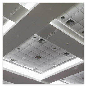Abgehängte Decke mit integrierter Beleuchtung