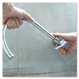 Einzelaustausch beschädigter Fliese im Bad