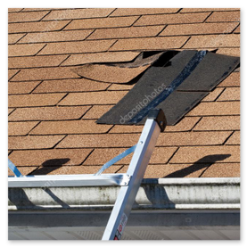 Notreparatur am Dach nach Sturm