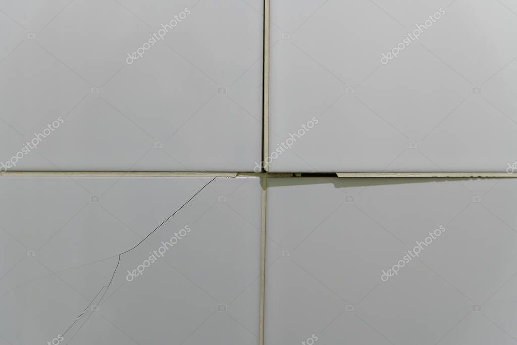 Reparatur einer beschädigten Fliese